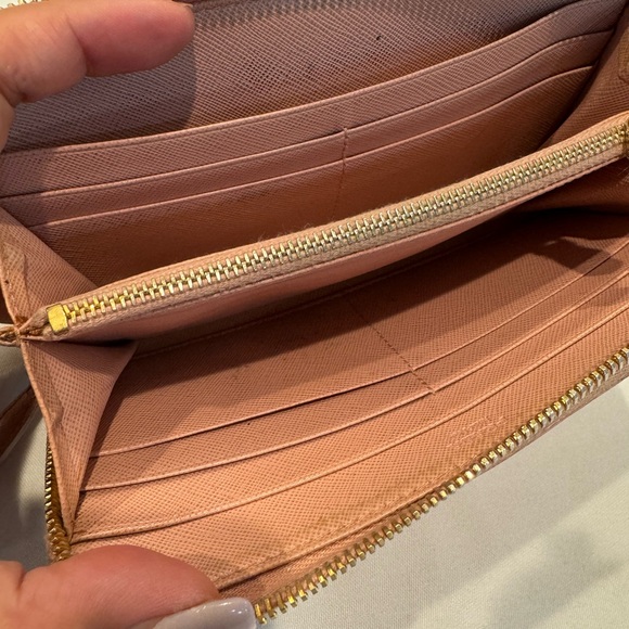 Authentic Prada zippy wallet - Picture 7 of 11